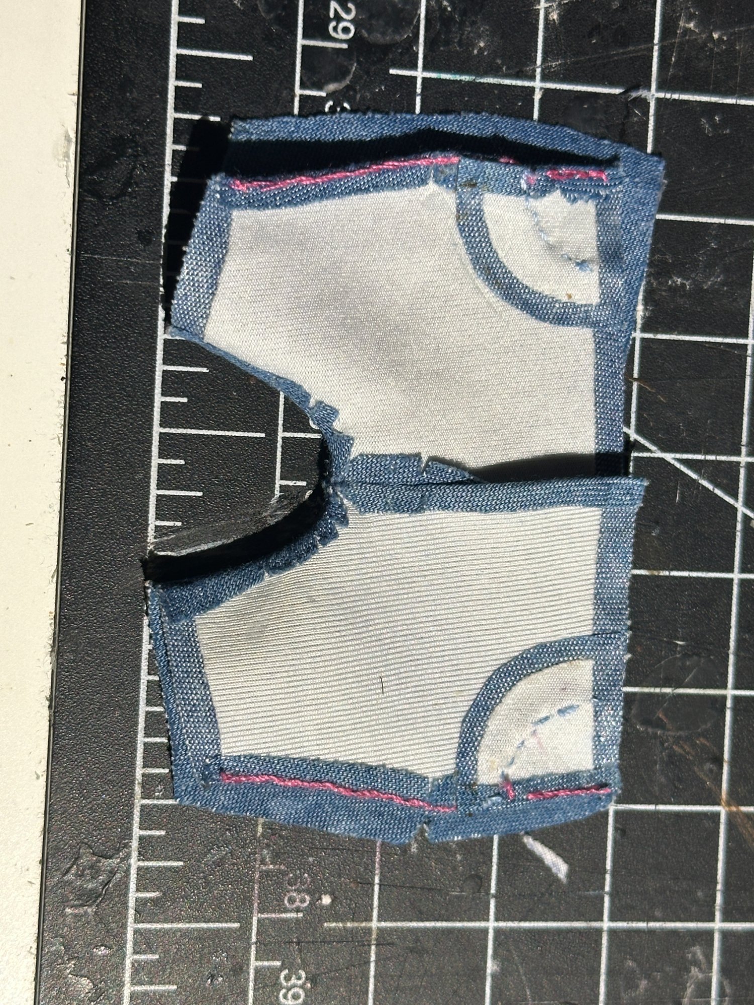 Jeans flat with pink stitching